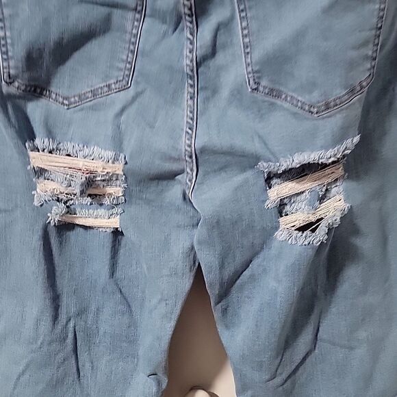 The M.A.P. Buckle Jeans - Picture 8 of 8